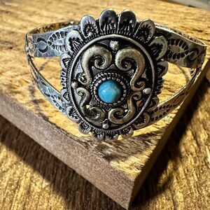 Vintage Southwestern Turquoise Cuff Bracelet for Boho Chic Cowgirls, Gift-Ready